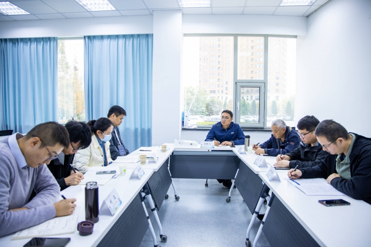 图4 分组研讨.jpg
