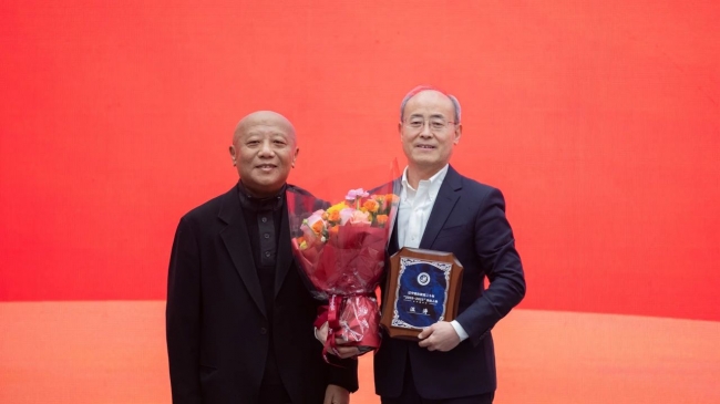 温涛教授荣获“辽宁民办教育20年（2003-2023）杰出人物”