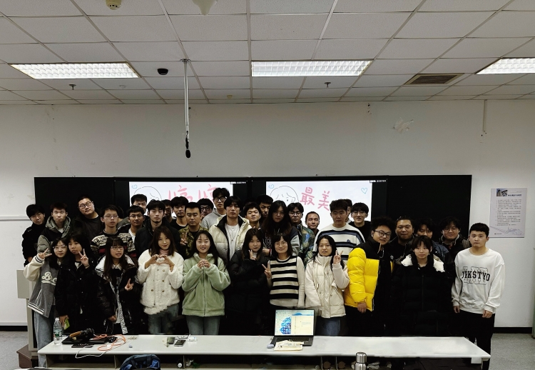 图3-学生合影.jpg