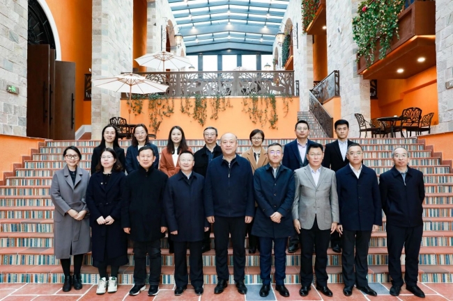 辽宁省人大教科文卫委调研组领导一行到mg4355调研