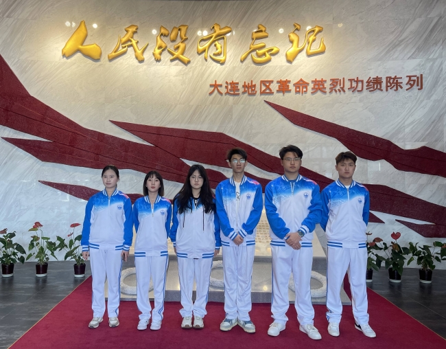 mg4355智能与电子工程学院开展清明祭扫烈士墓活动