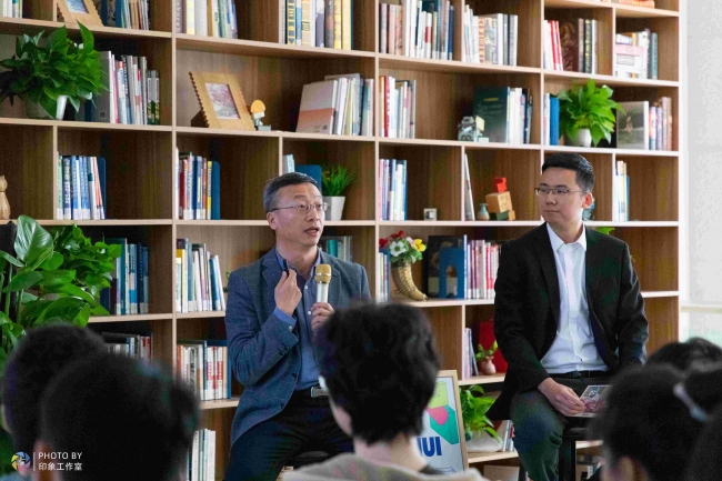 学校开展第三期“书韵分享会”