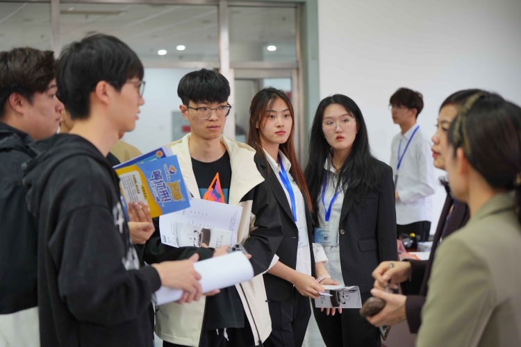 图16-学生应聘.jpg