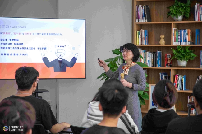 学校开展第四期“书韵分享会”
