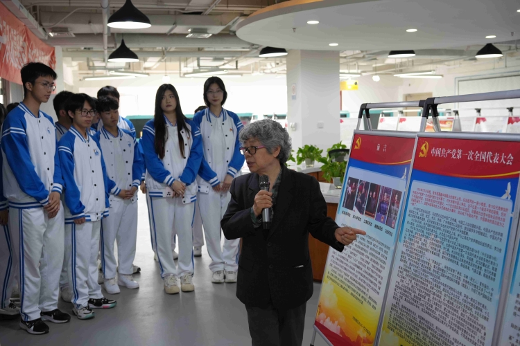 图5-与学生互动.jpg