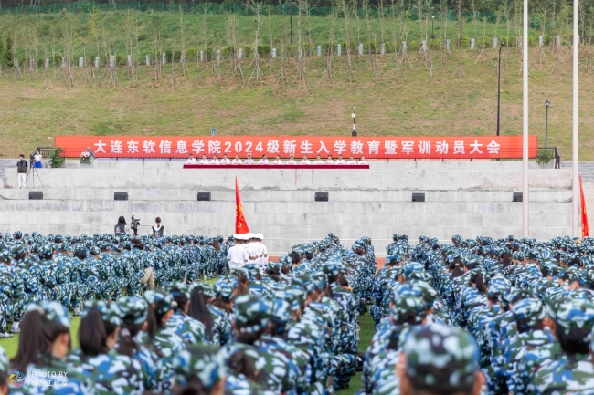 军姿飒爽启新程！mg43552024级新生军训团开营