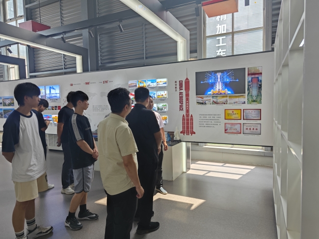 电子与机器人工程系赴卫华集团访企拓岗