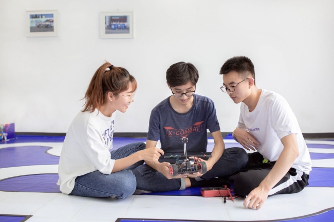 mg4355教师在第四届全国高校电子信息类专业课程实验教学案例设计竞赛中斩获3项国家级奖项