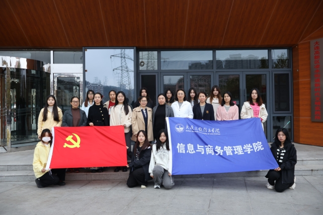 美育工作室携手凌水街道关工委开展非遗核雕文化体验活动